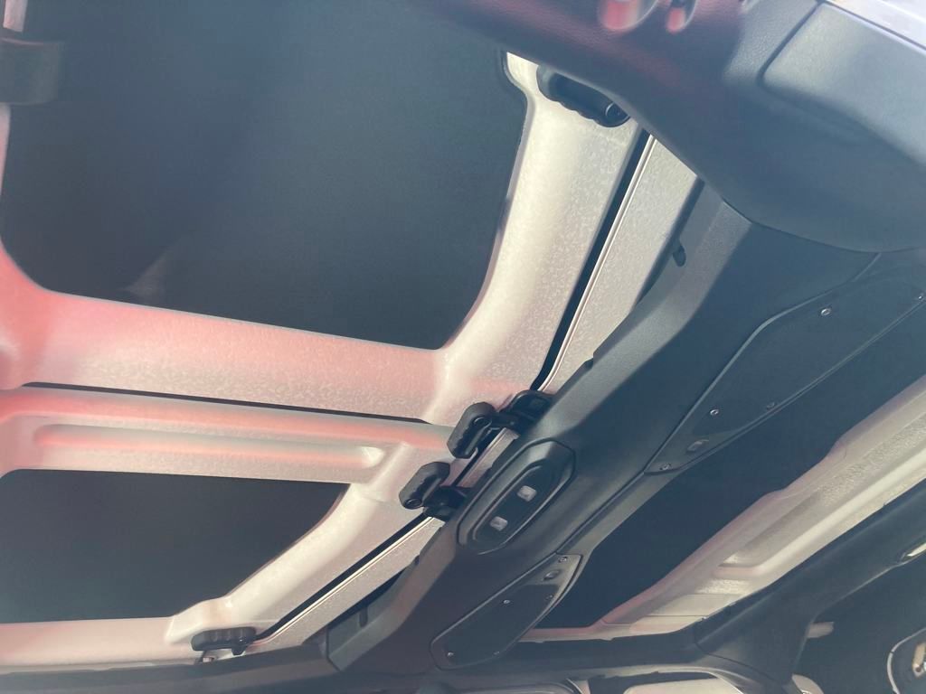 Vehicle image 21 of 37