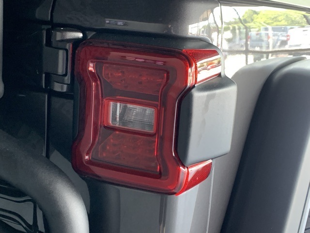 Vehicle image 32 of 39