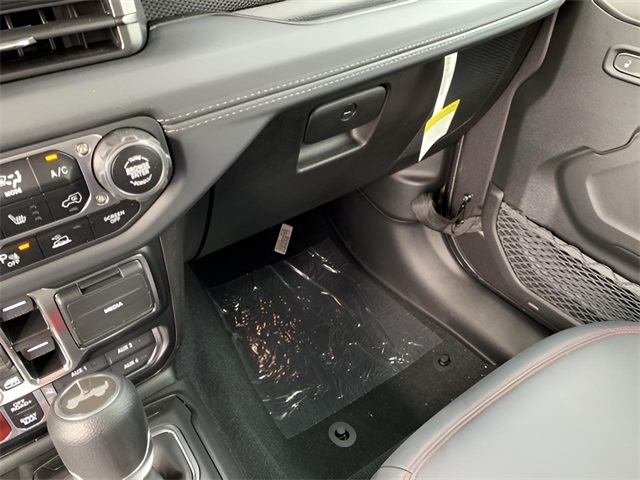 Vehicle image 25 of 39