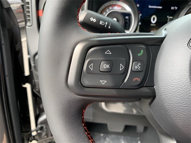 Vehicle image 37 of 39