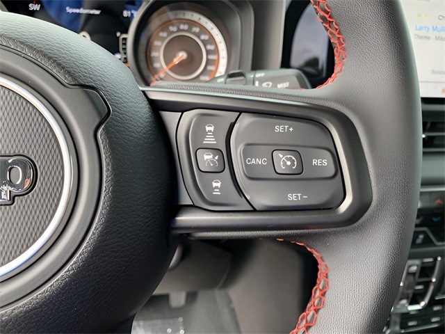 Vehicle image 33 of 39