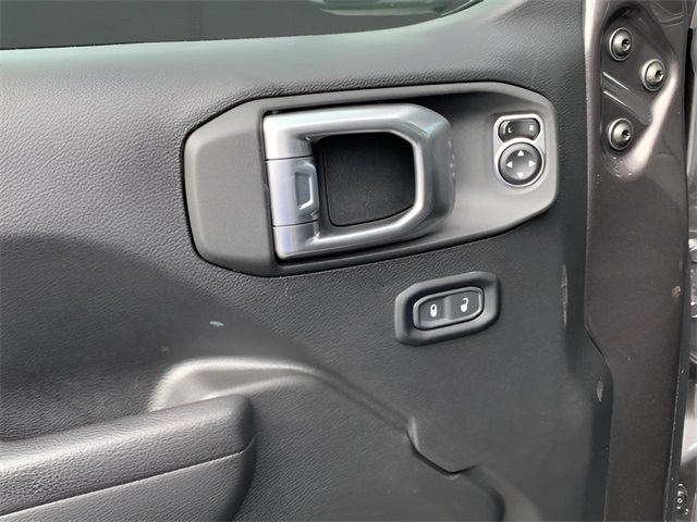 Vehicle image 27 of 39