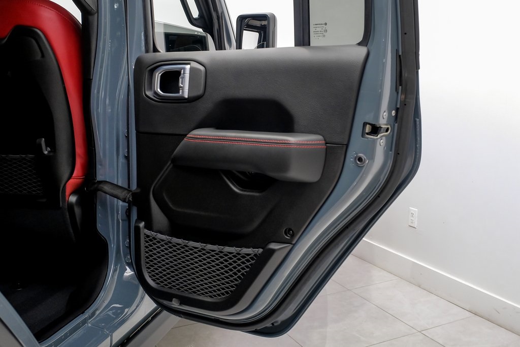 Vehicle image 47 of 56