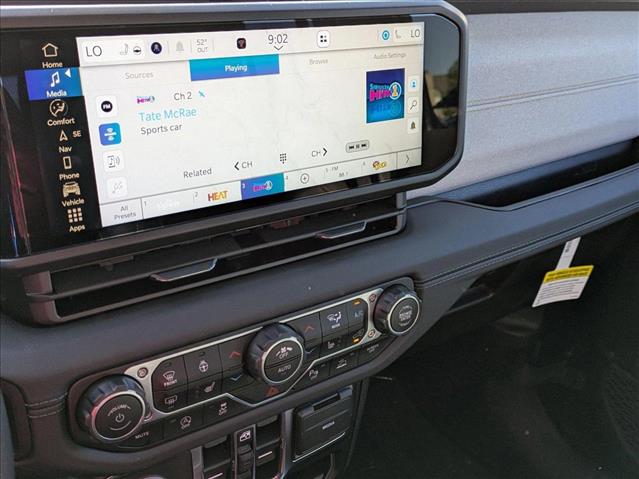 Vehicle image 16 of 18