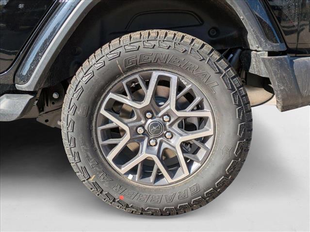 Vehicle image 9 of 18