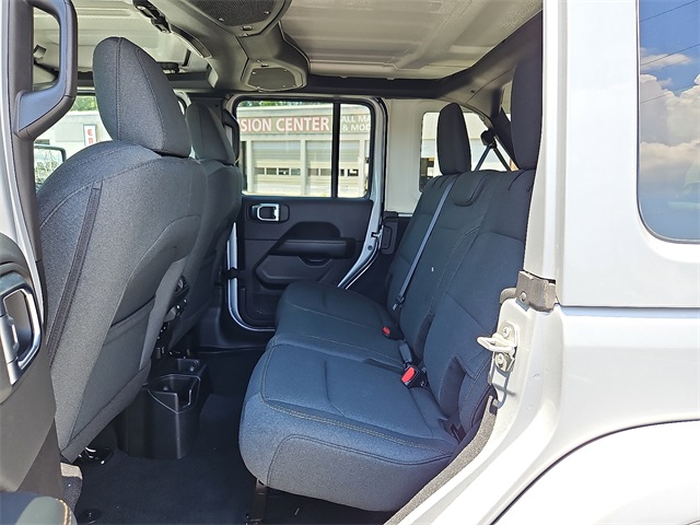 Vehicle image 6 of 17