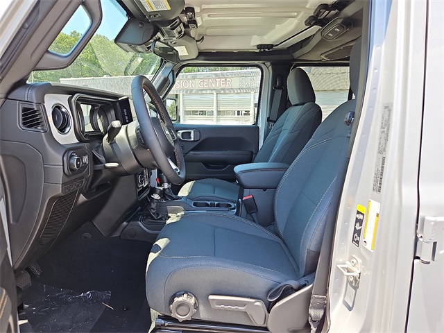 Vehicle image 7 of 17