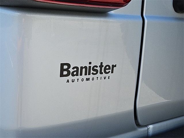 Vehicle image 15 of 17