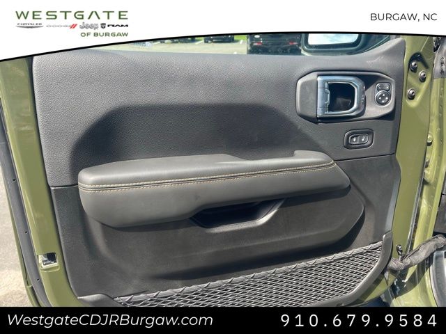 Vehicle image 12 of 27