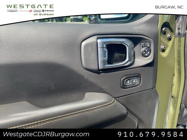 Vehicle image 13 of 27
