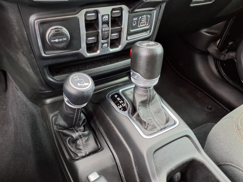 Vehicle image 13 of 15