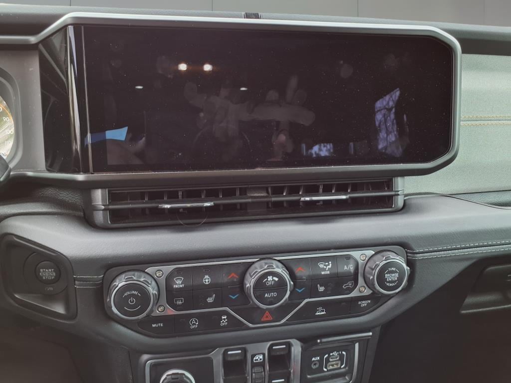 Vehicle image 14 of 15