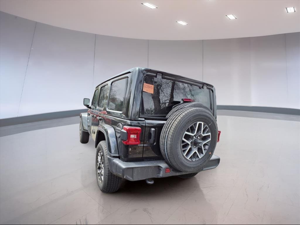 Vehicle image 4 of 15