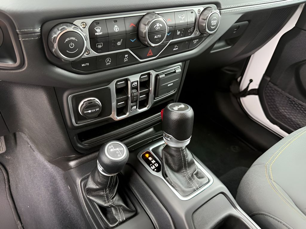 Vehicle image 24 of 30