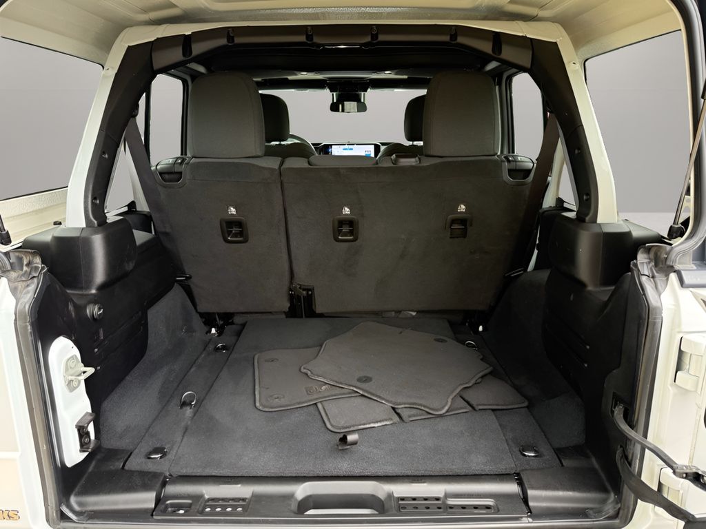 Vehicle image 14 of 30