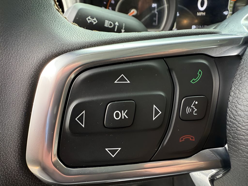 Vehicle image 27 of 30