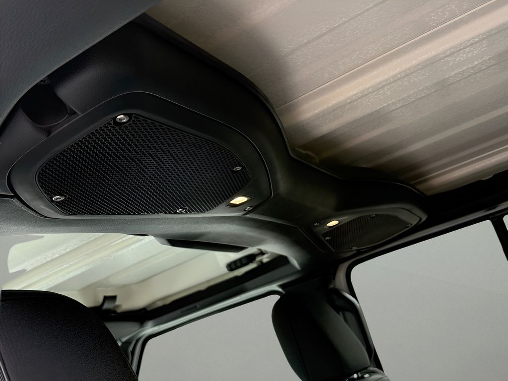 Vehicle image 29 of 30