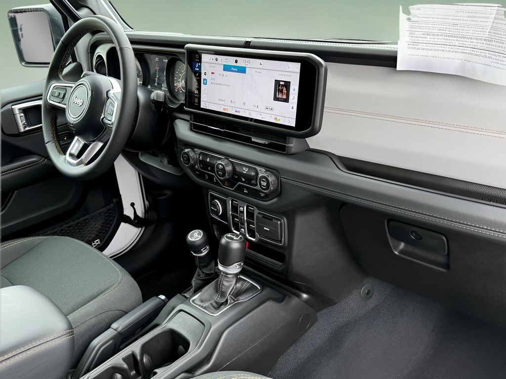 Vehicle image 19 of 30