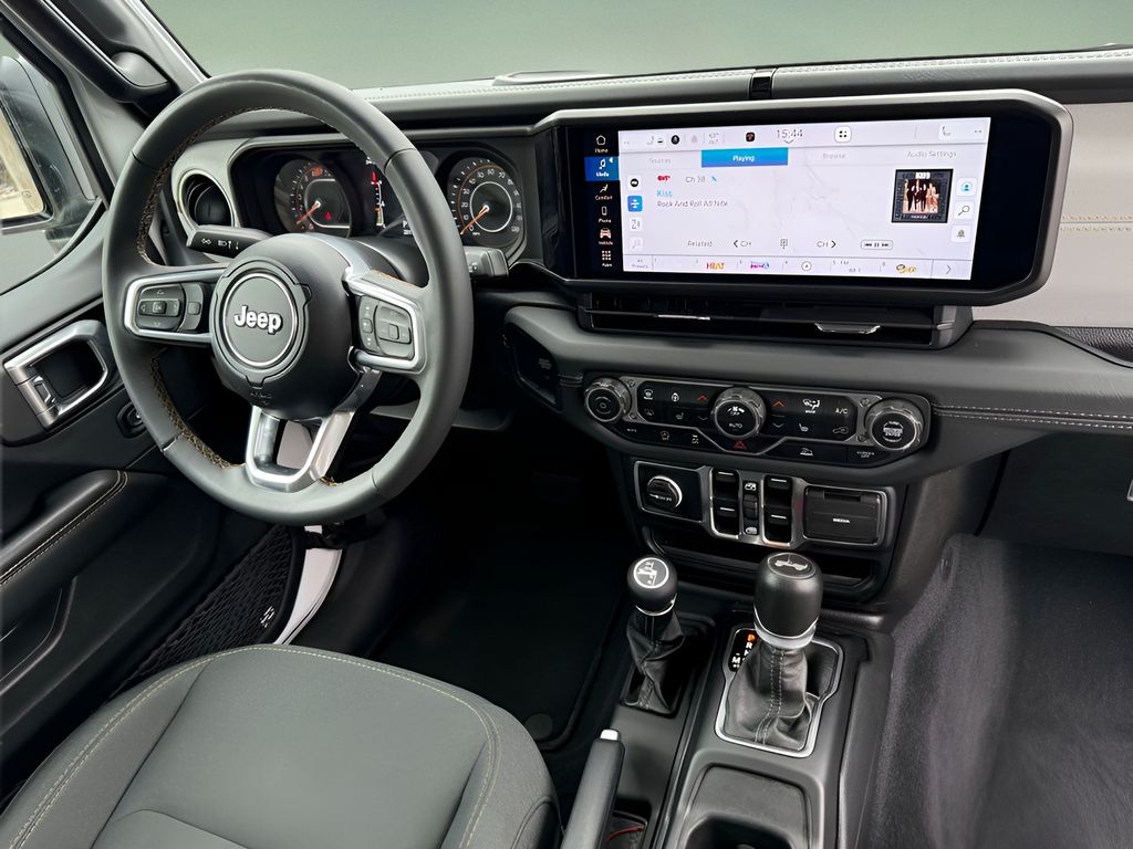 Vehicle image 18 of 30