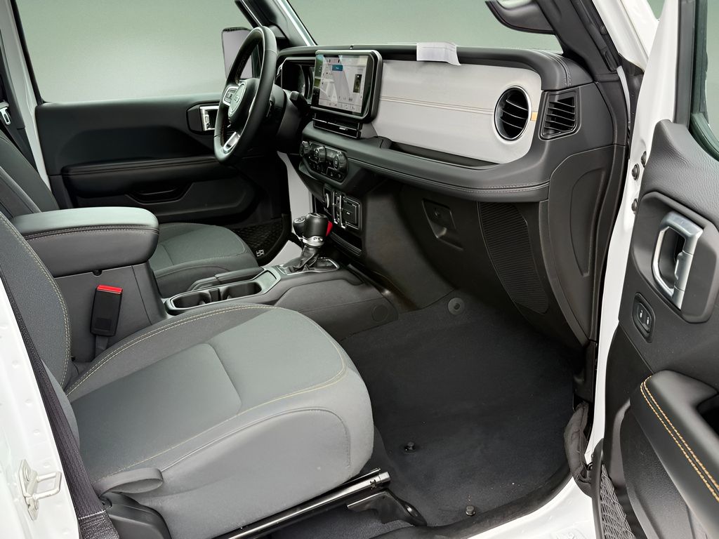 Vehicle image 17 of 30