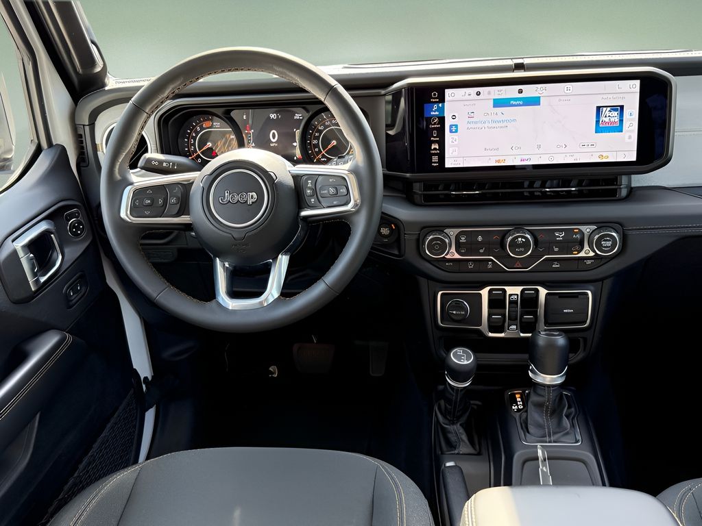 Vehicle image 18 of 28
