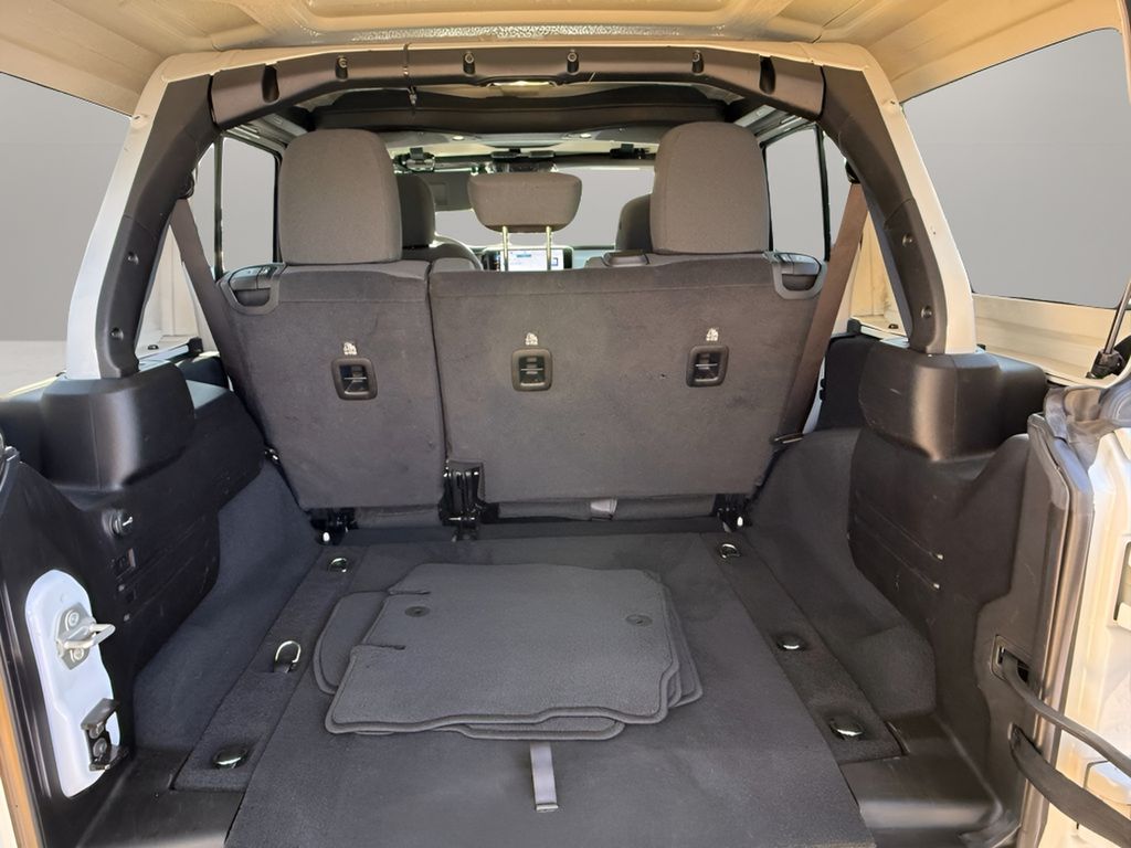 Vehicle image 13 of 28