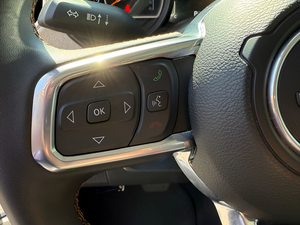Vehicle image 22 of 28