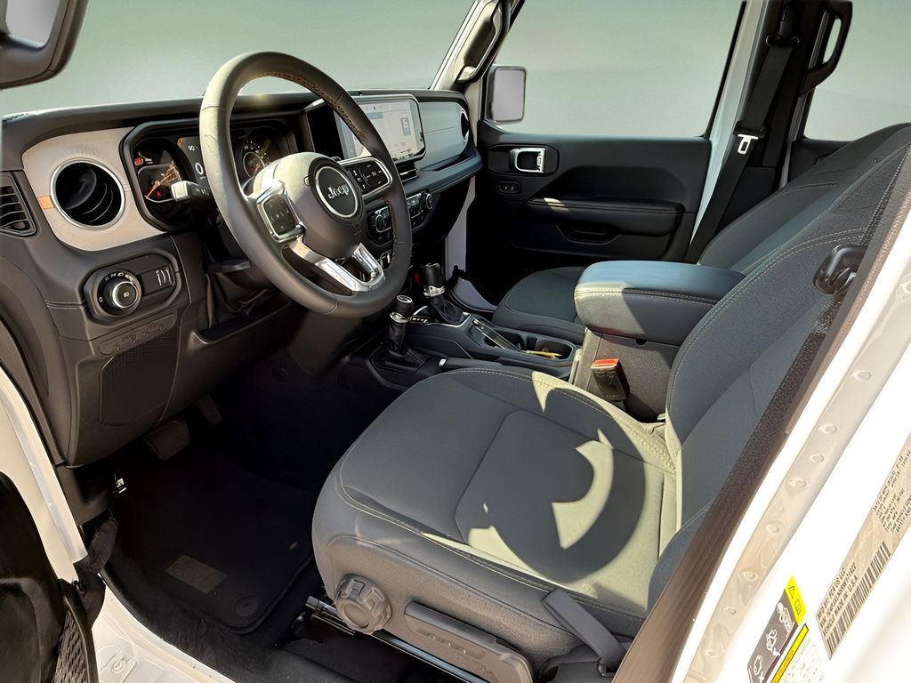 Vehicle image 27 of 28