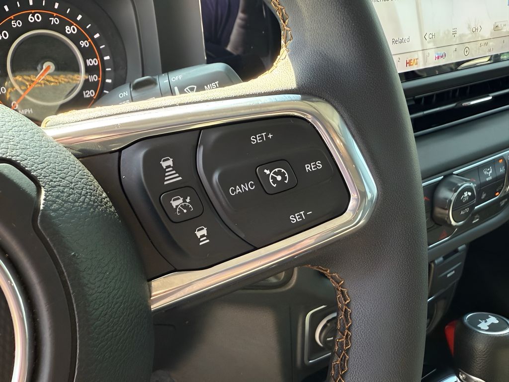 Vehicle image 26 of 28