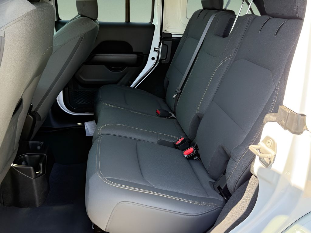 Vehicle image 15 of 28