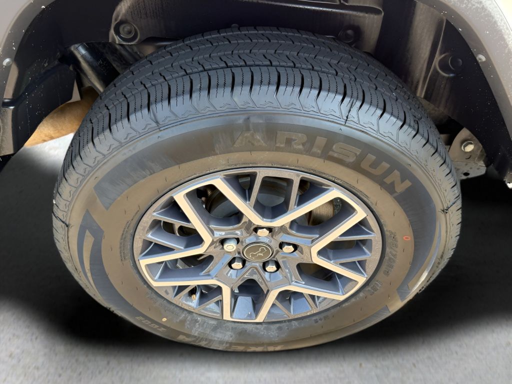Vehicle image 12 of 28
