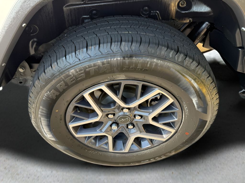 Vehicle image 11 of 28