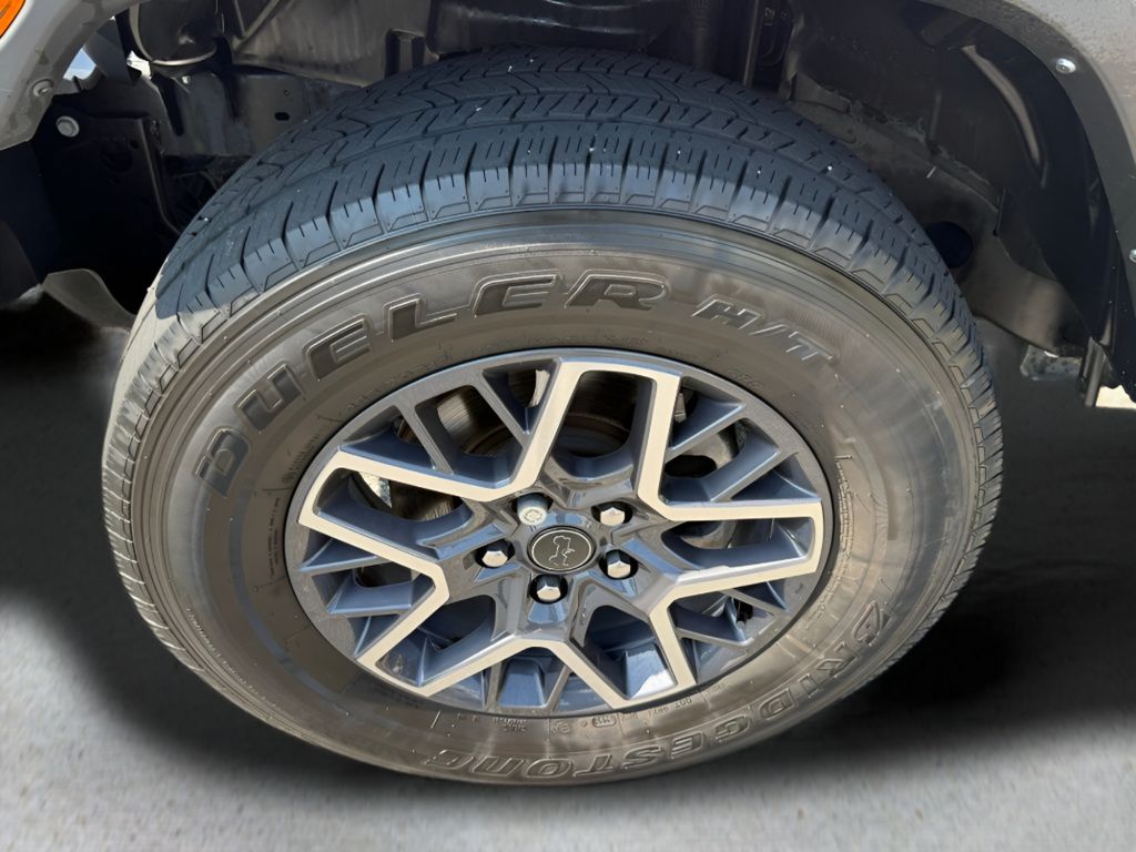 Vehicle image 10 of 28