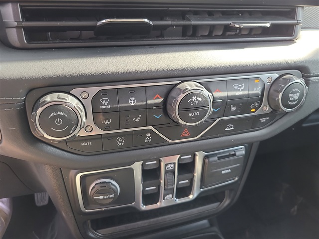 Vehicle image 29 of 35