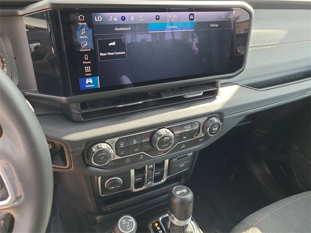 Vehicle image 25 of 35