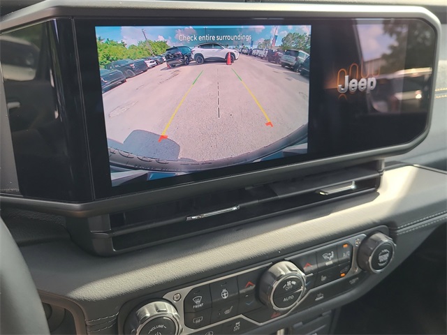 Vehicle image 23 of 35