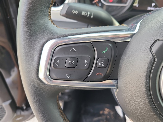 Vehicle image 33 of 35