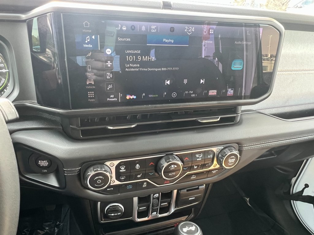 Vehicle image 22 of 26