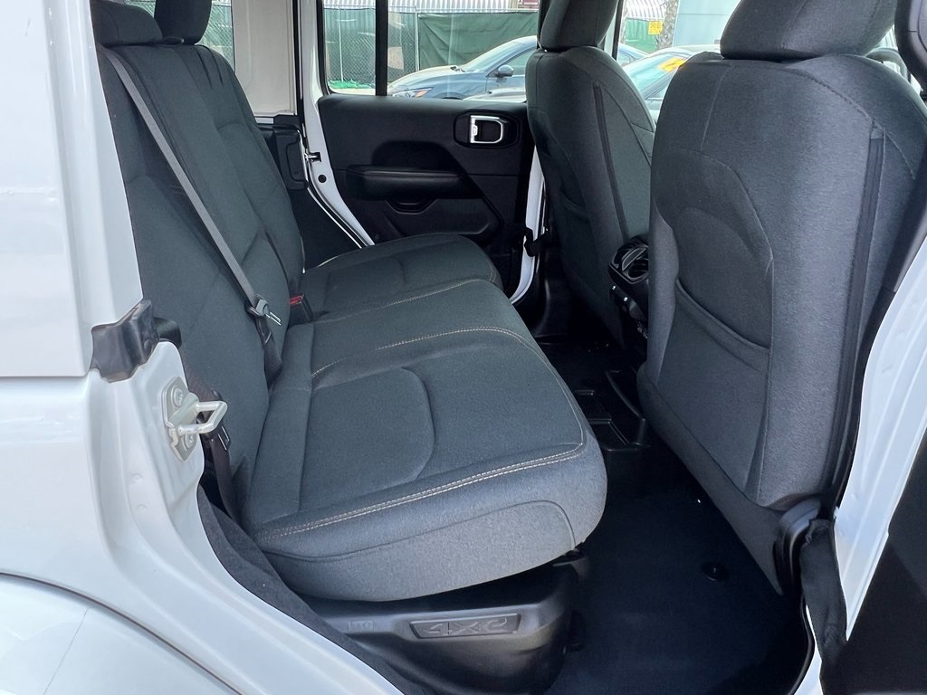 Vehicle image 14 of 26