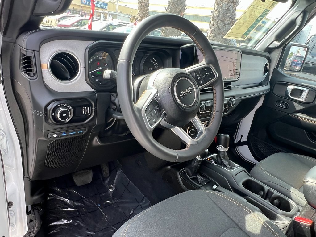 Vehicle image 16 of 26