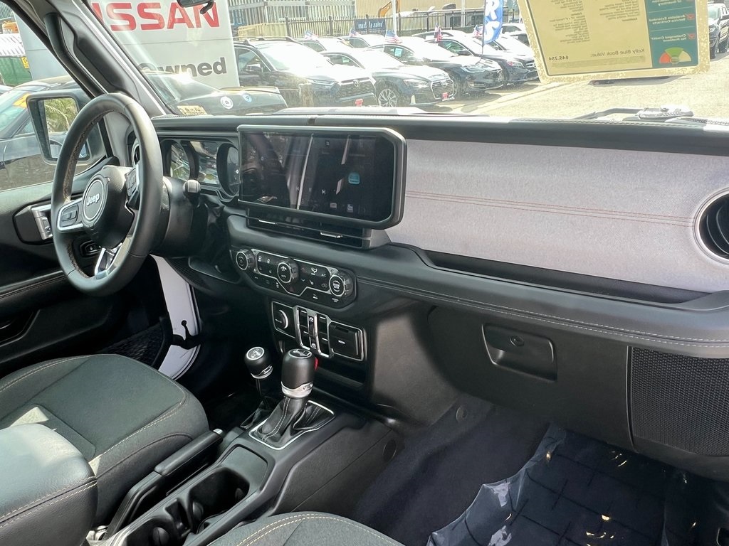 Vehicle image 11 of 26