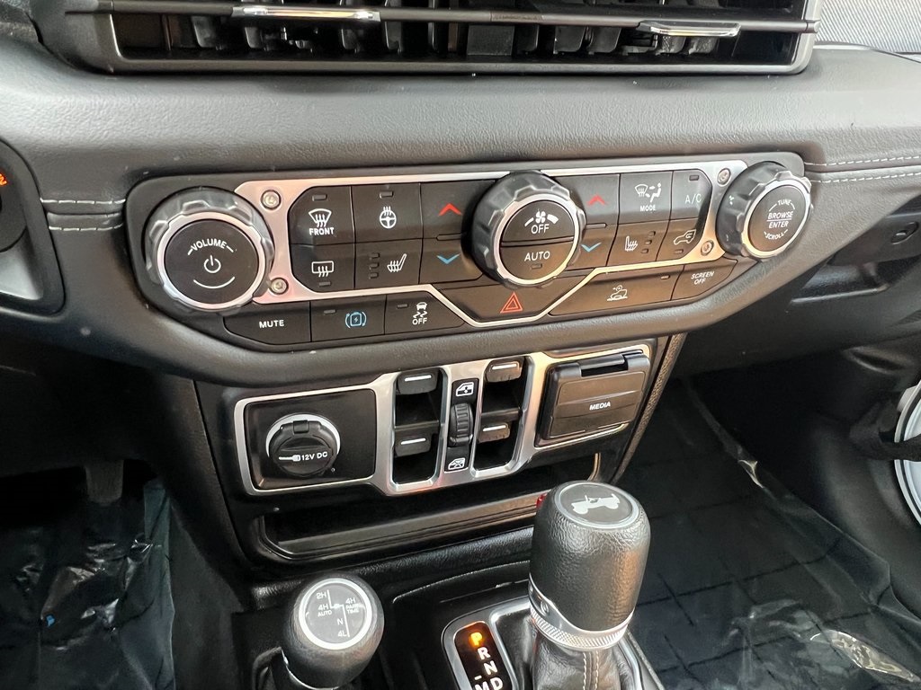 Vehicle image 23 of 26