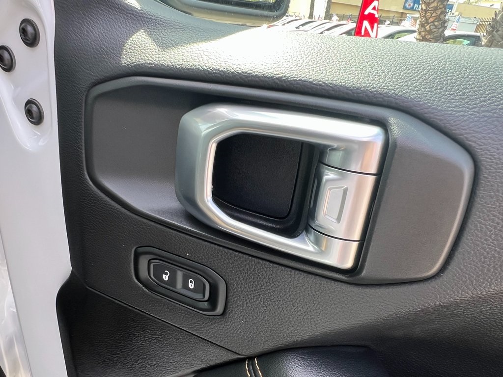 Vehicle image 13 of 26