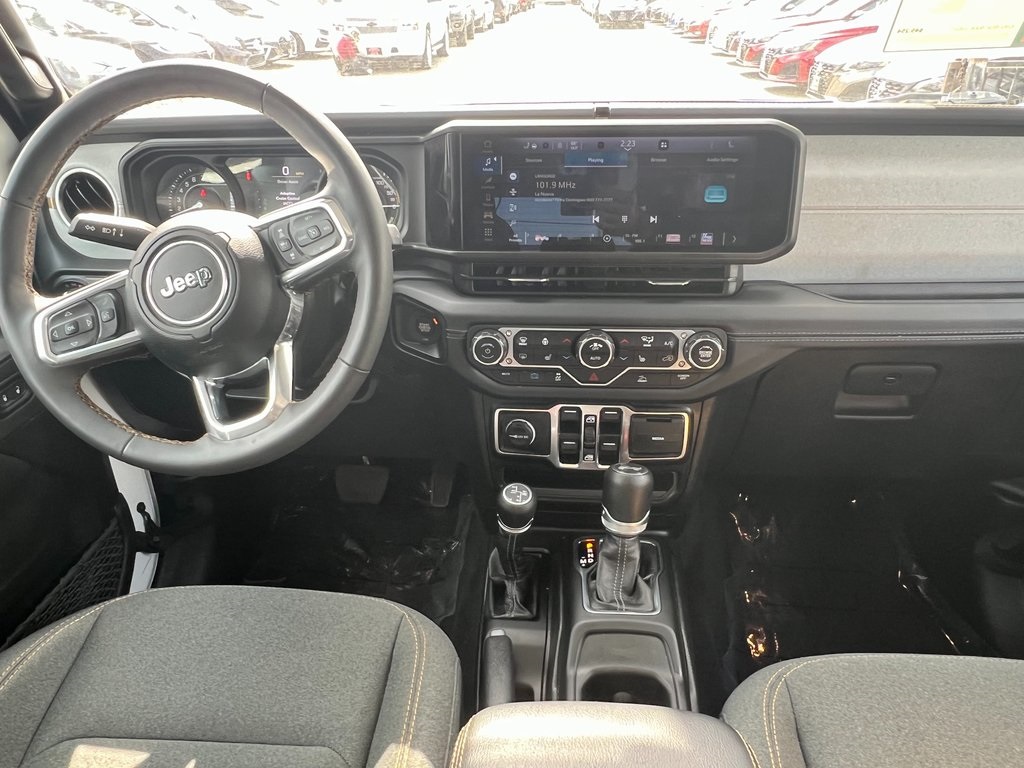 Vehicle image 15 of 26