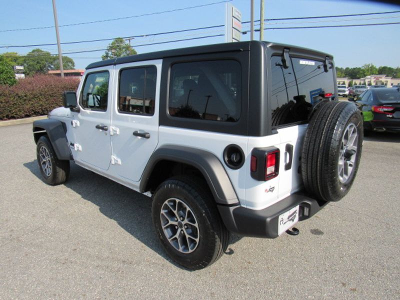 Vehicle image 5 of 23