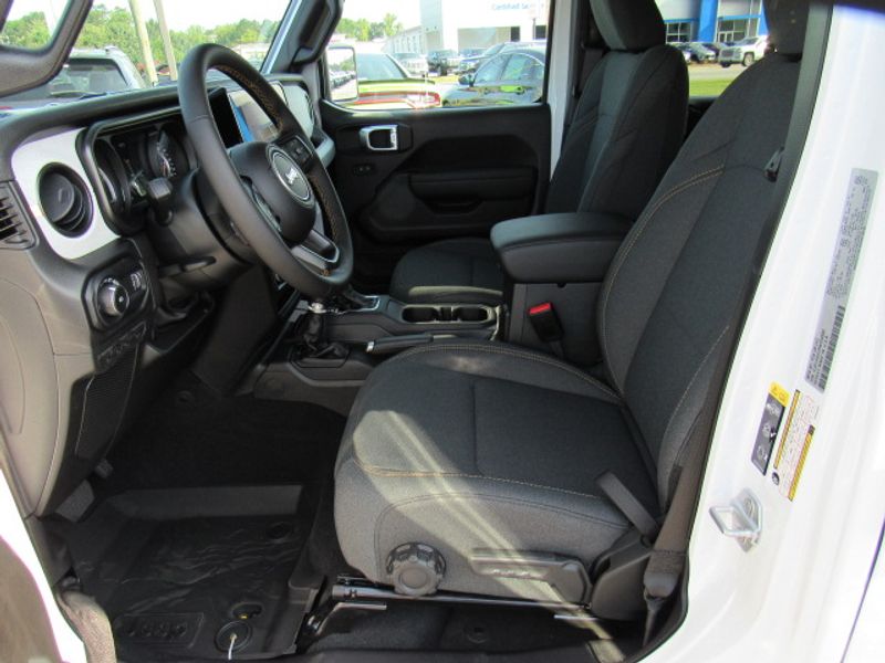 Vehicle image 7 of 23