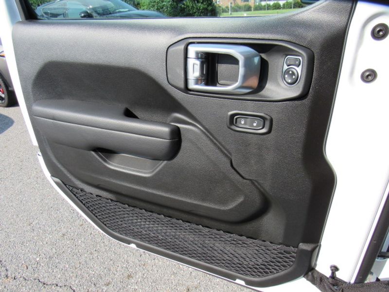 Vehicle image 8 of 23
