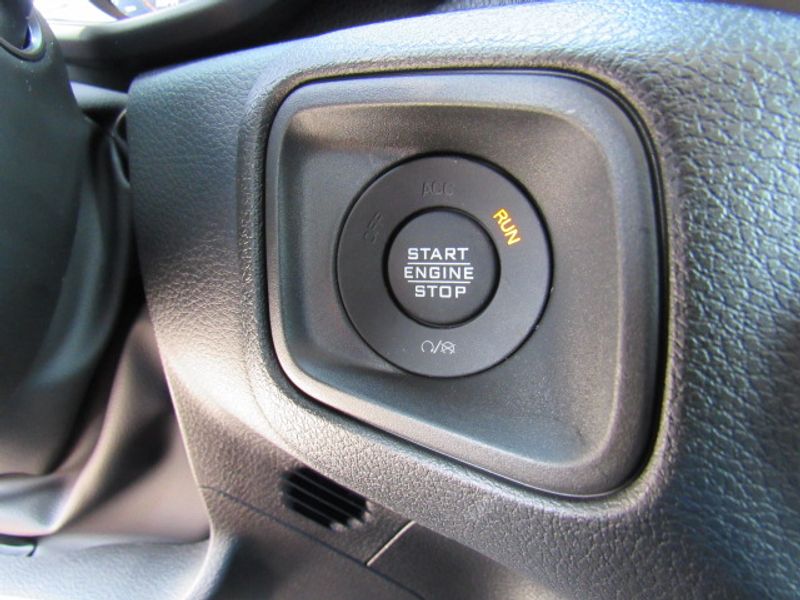 Vehicle image 13 of 23
