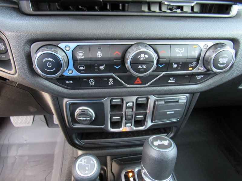 Vehicle image 12 of 23