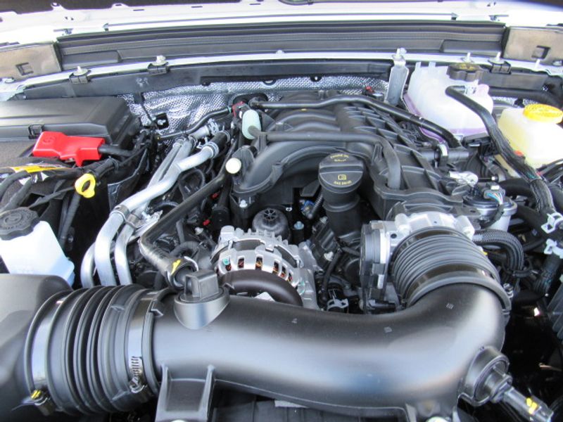 Vehicle image 21 of 23